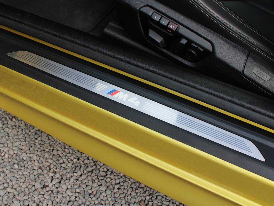 Image 28/98 of BMW M4 (2014)