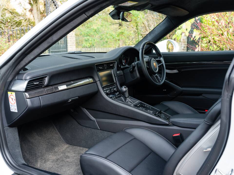 Image 22/42 of Porsche 911 R (2016)