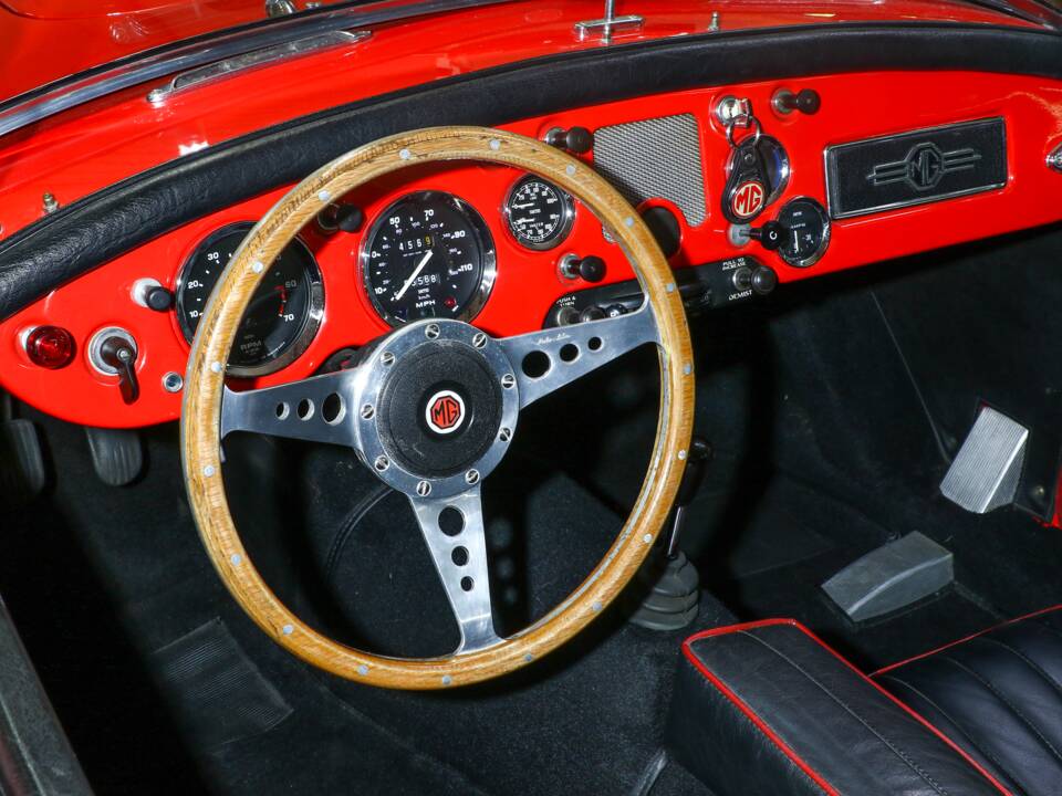 Image 16/24 of MG MGA 1500 (1959)