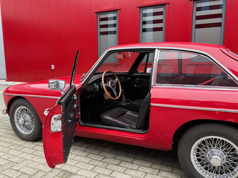Image 5/23 of MG MGB GT (1968)