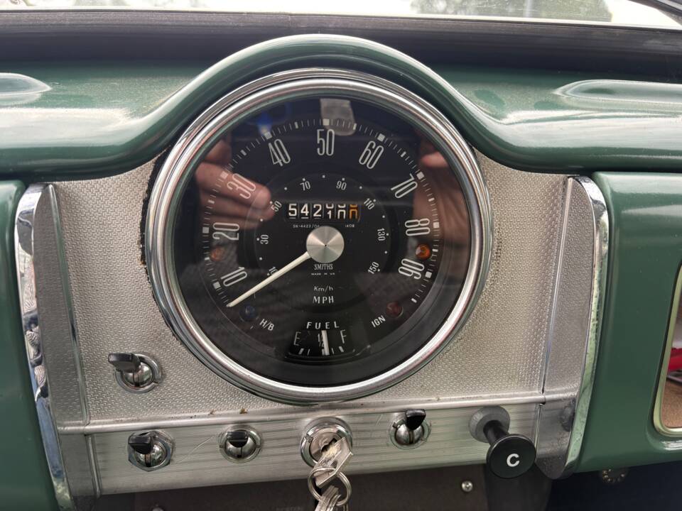 Image 7/26 of Morris Minor 1000 Traveller (1971)