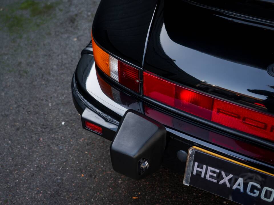 Afbeelding 13/62 van Porsche 911 Carrera 3.2 "#250.000 911" (1987)