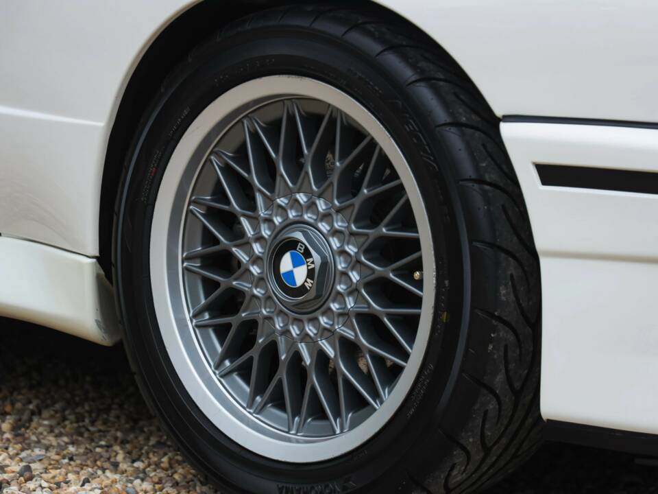 Image 30/50 of BMW M3 (1990)