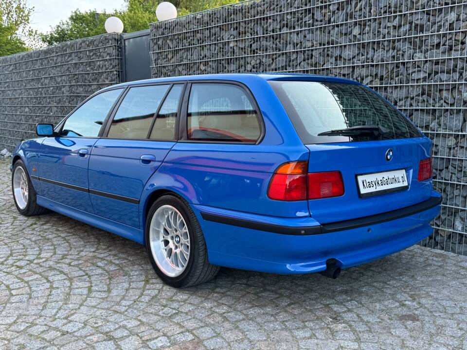 Image 5/100 of BMW 540i Touring (1998)