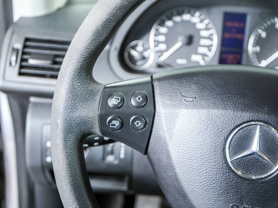 Bild 11/43 von Mercedes-Benz A 160 CDI (2010)