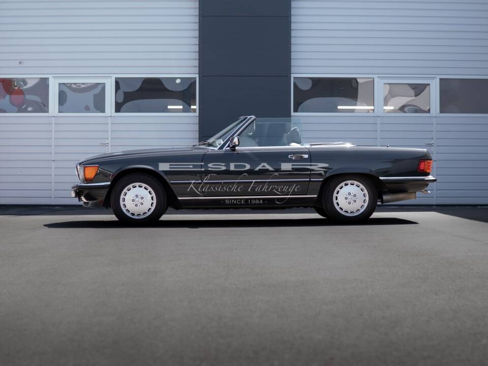 Image 23/29 of Mercedes-Benz 560 SL (1987)