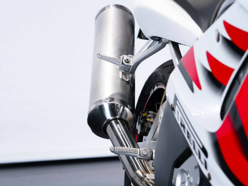 Image 26/49 of Yamaha YZF 600 R6 (1999)