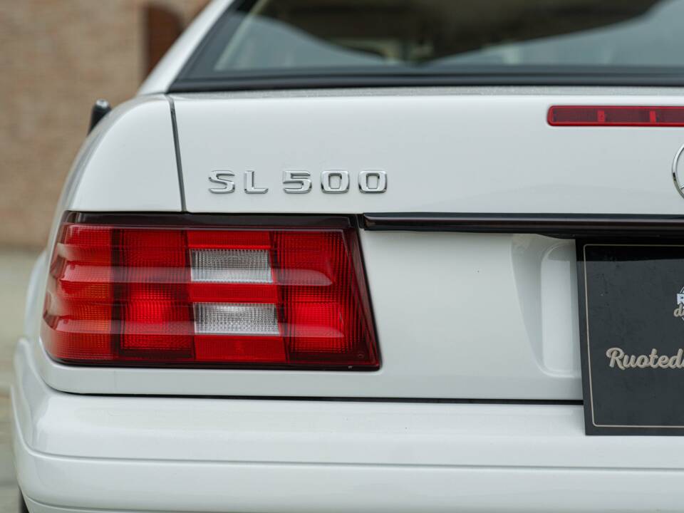 Image 15/50 of Mercedes-Benz SL 500 (1999)