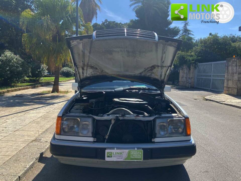 Image 44/48 of Mercedes-Benz E 200 (1991)