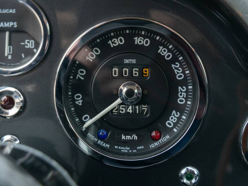 Image 25/50 de Aston Martin DB 5 Vantage (1965)