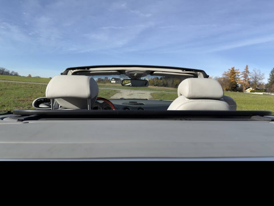 Image 37/89 of Mercedes-Benz SL 500 (2002)