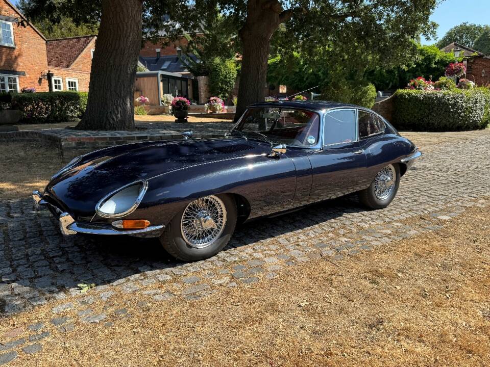 Immagine 2/52 di Jaguar Type E 4.2 (1965)
