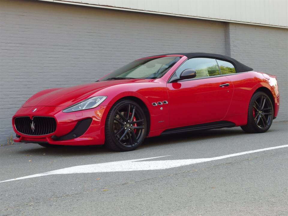Image 2/99 of Maserati GranCabrio Sport (2015)
