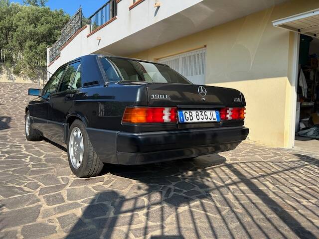 Image 4/42 de Mercedes-Benz 190 E 2.6 (1993)