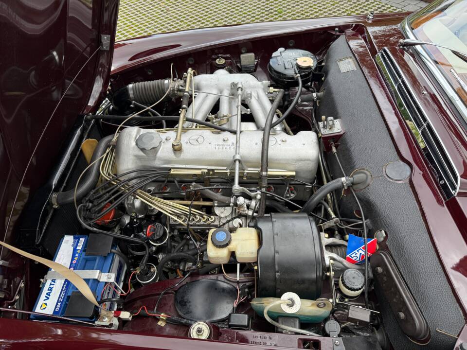 Image 22/26 de Mercedes-Benz 230 SL (1965)