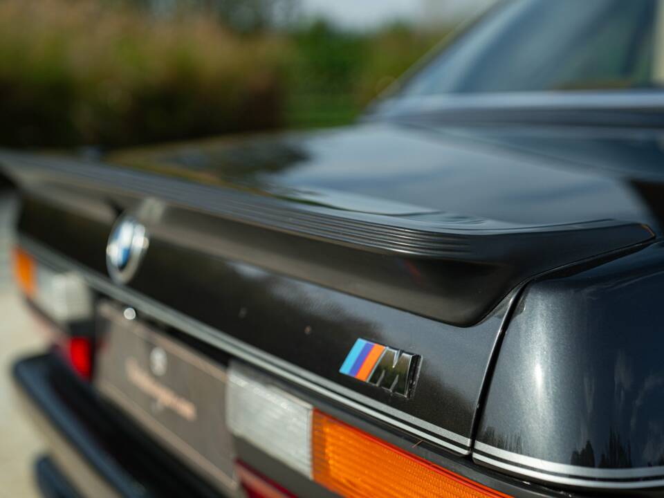 Immagine 35/50 di BMW M 535i (1985)