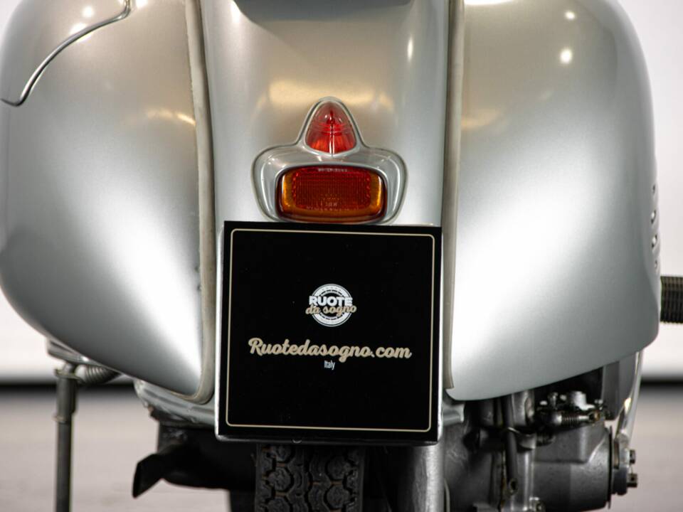 Bild 13/50 von Piaggio Vespa 150 GS (1958)