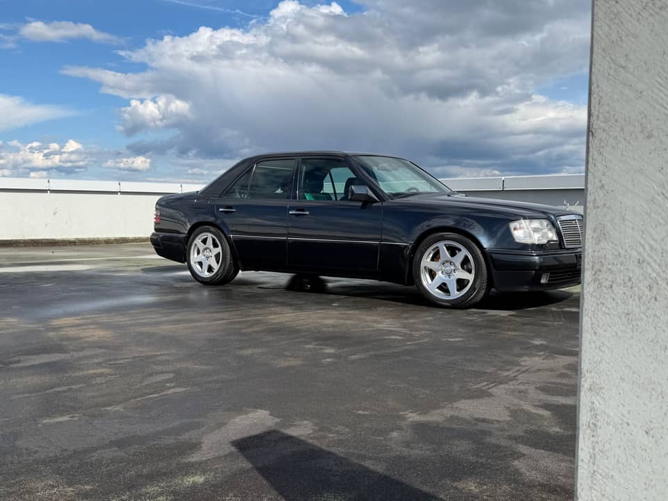 Bild 2/20 von Mercedes-Benz E 500 Limited (1994)
