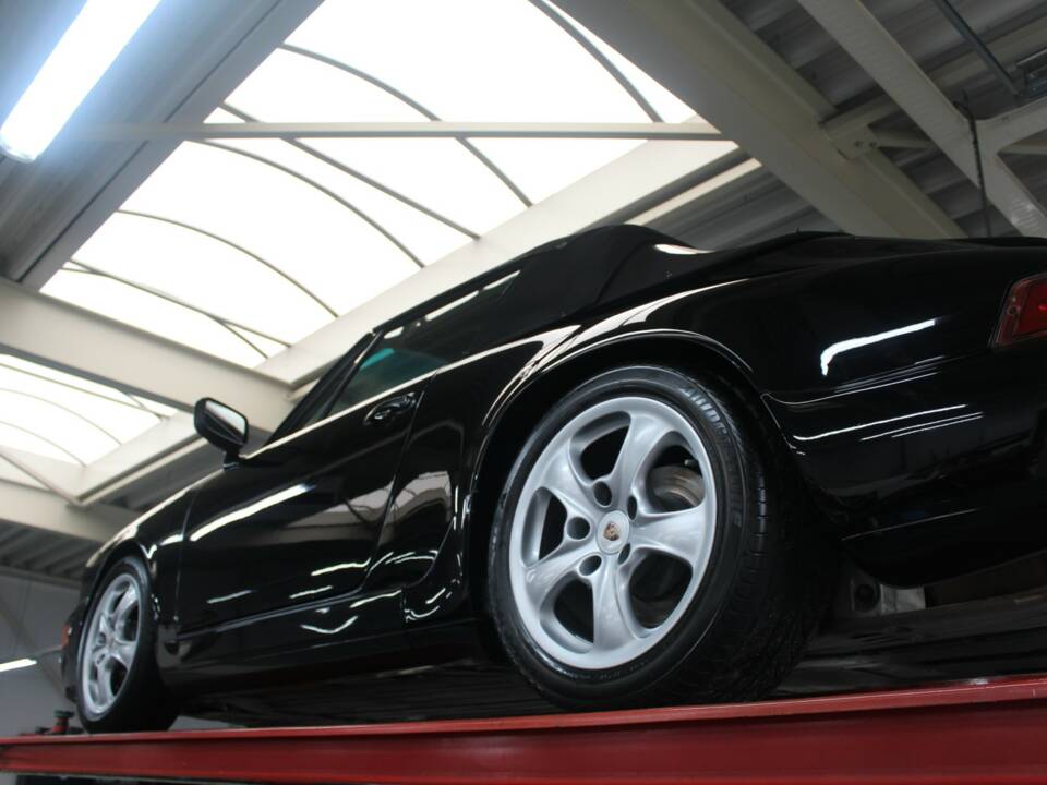 Obraz 9/50 pojazdu Porsche 911 Carrera 2 (1991)