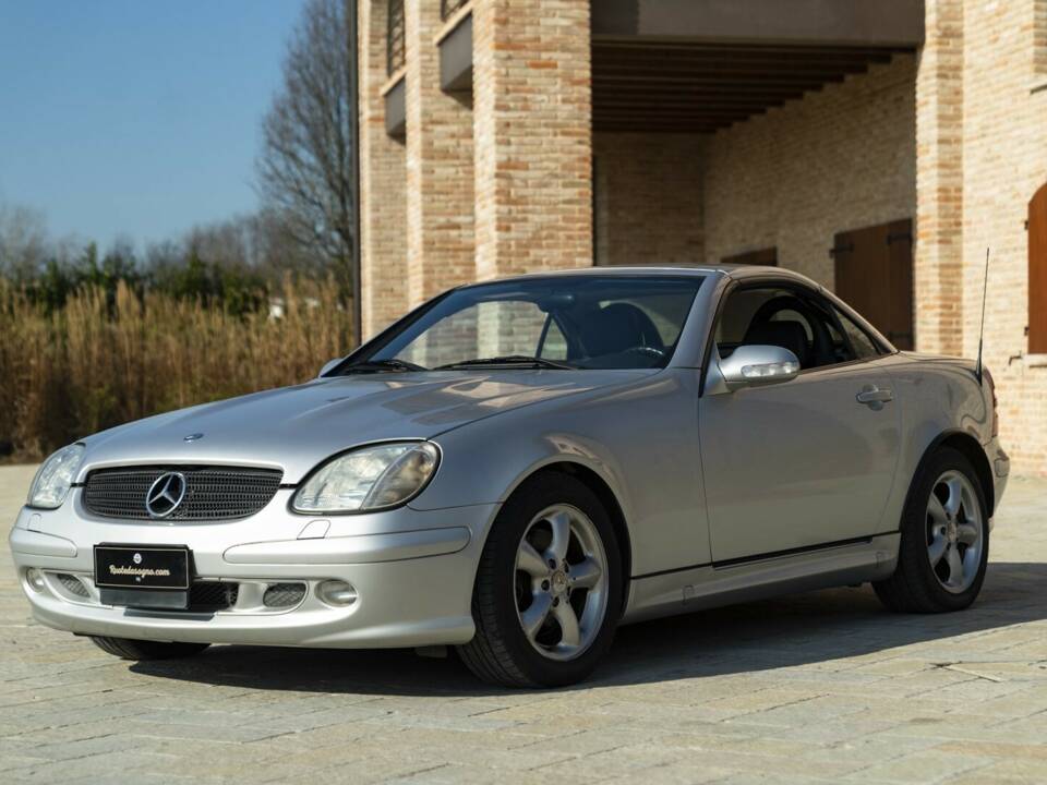 Image 1/50 de Mercedes-Benz SLK 320 (2001)