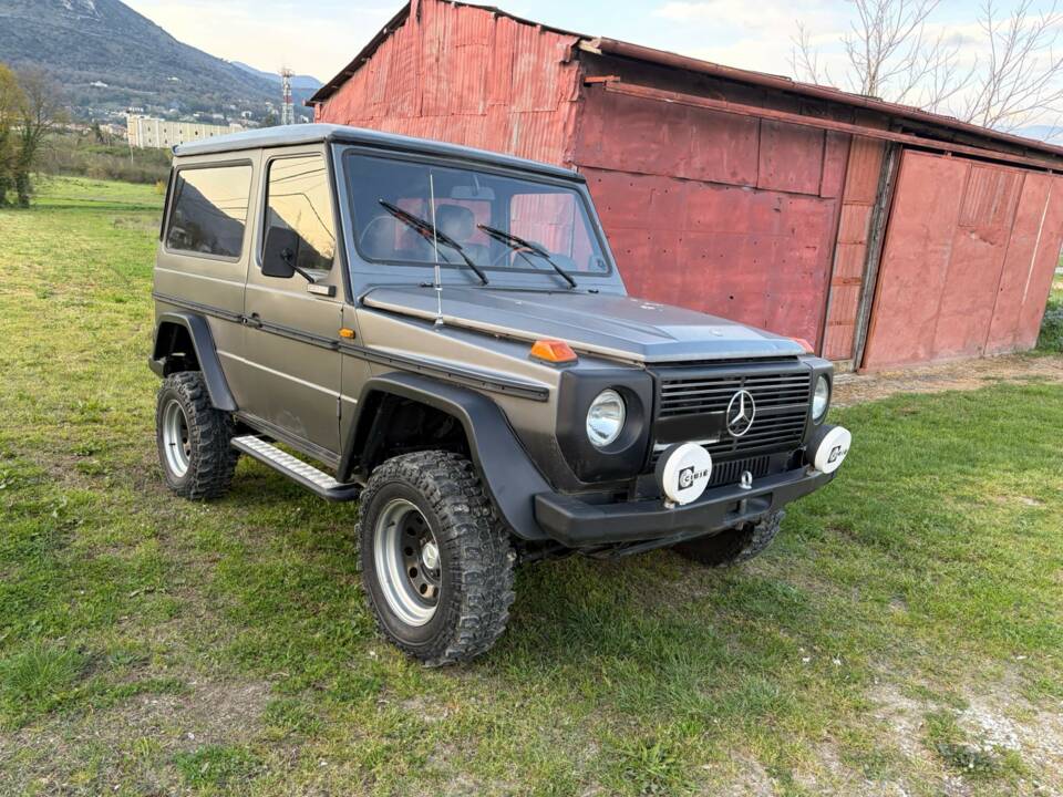 Image 2/13 of Mercedes-Benz 280 GE (SWB) (1982)