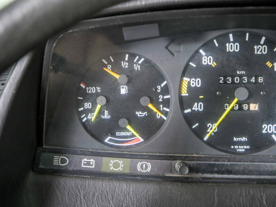 Afbeelding 16/50 van Mercedes-Benz 200 T (1982)