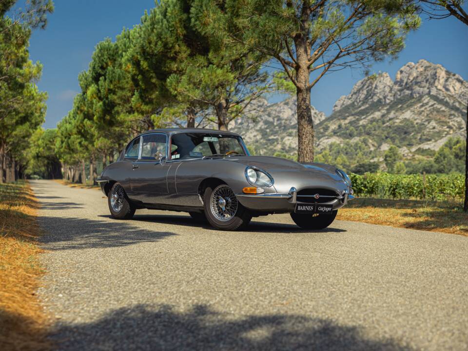 Image 1/20 de Jaguar Type E (2+2) (1967)