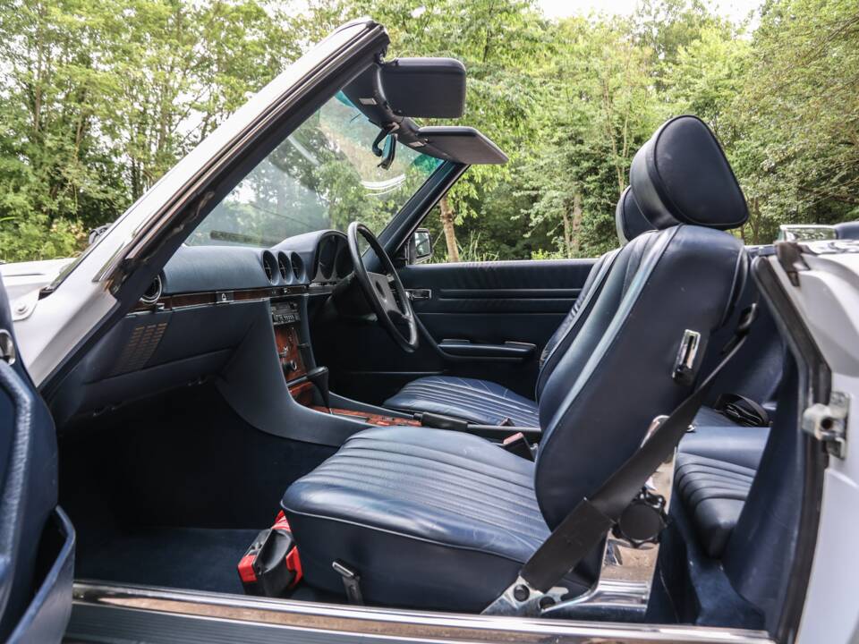 Image 19/43 of Mercedes-Benz 300 SL (1989)