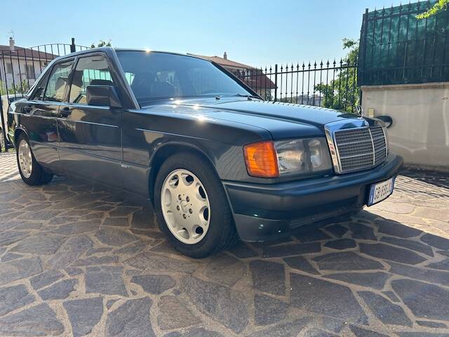 Image 2/42 de Mercedes-Benz 190 E 2.6 (1993)