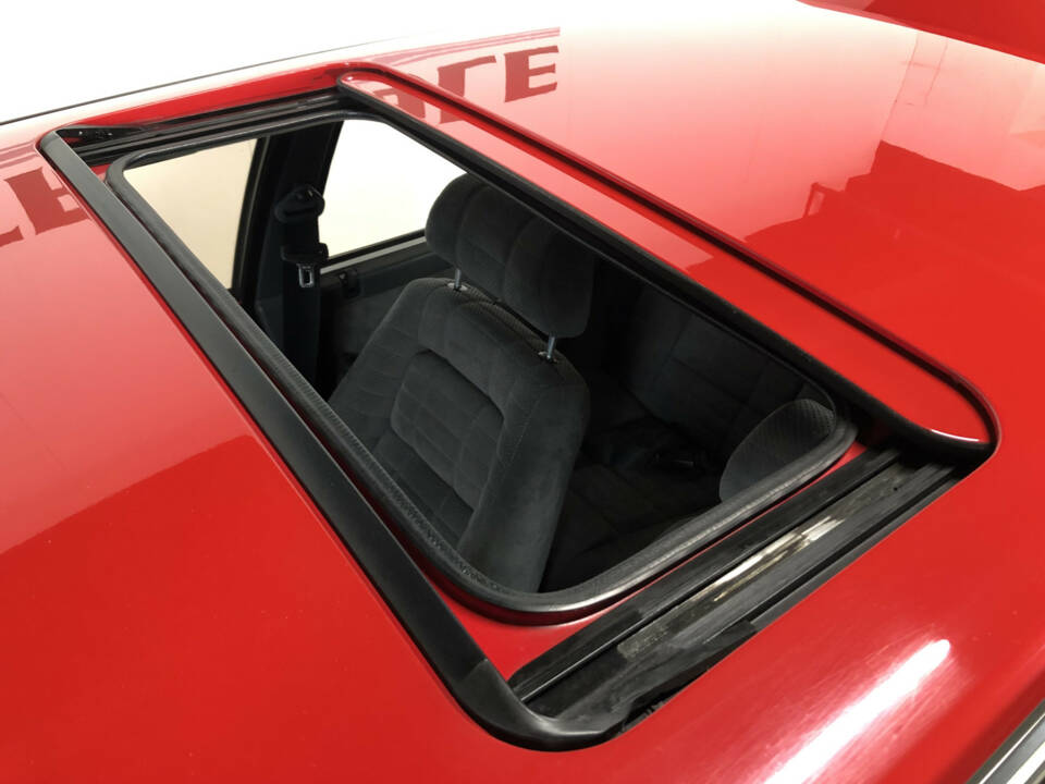 Image 22/33 of Lancia Delta HF Integrale Evoluzione I (1992)