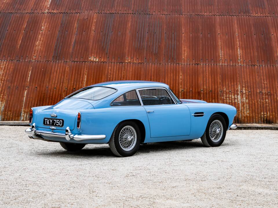 Image 12/56 of Aston Martin DB 4 (1960)