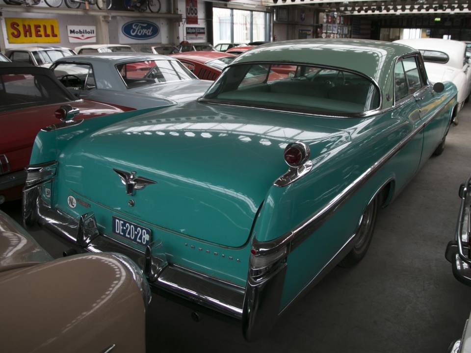 Image 22/29 of Chrysler Crown Imperial (1956)