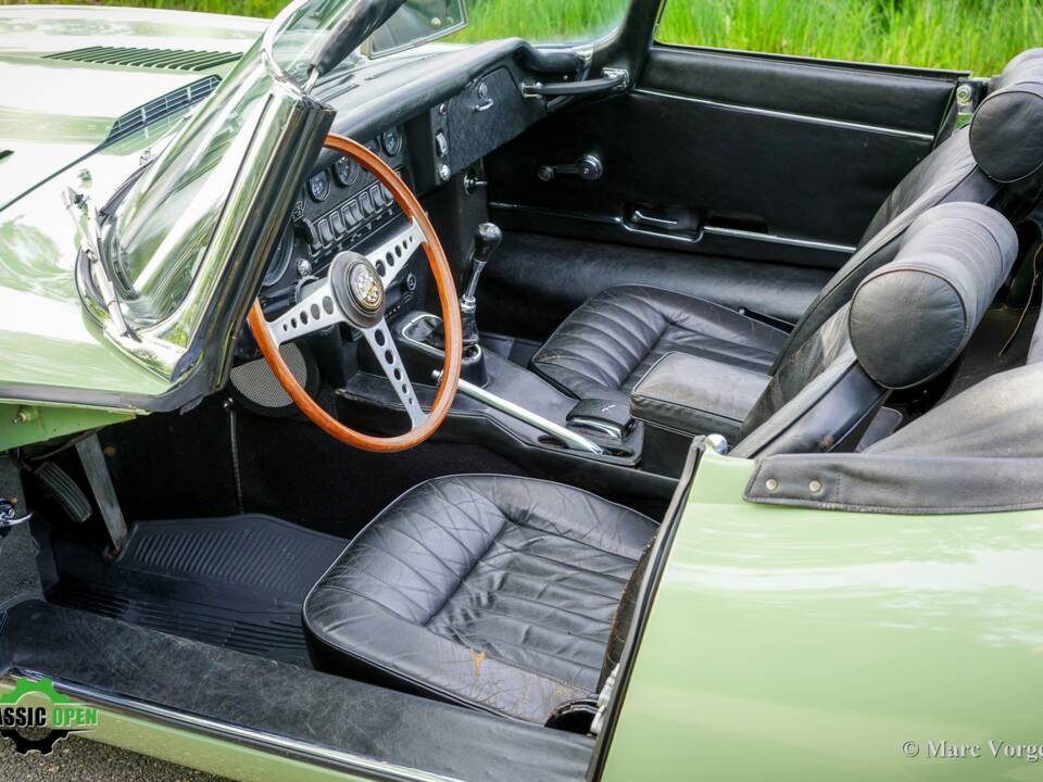 Image 5/60 de Jaguar E-Type (1969)
