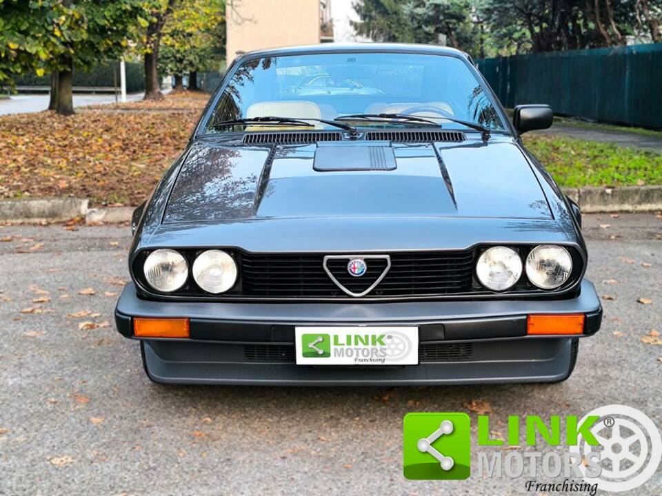 Immagine 2/10 di Alfa Romeo GTV 6 2.5 (1980)