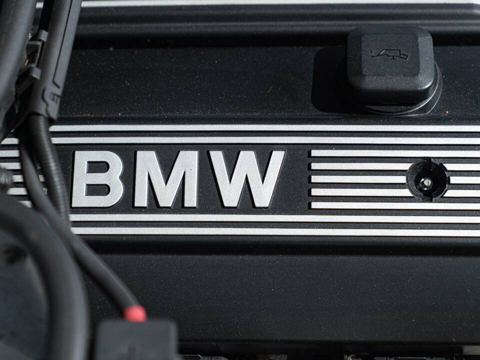 Obraz 50/50 pojazdu BMW 320Ci (2001)