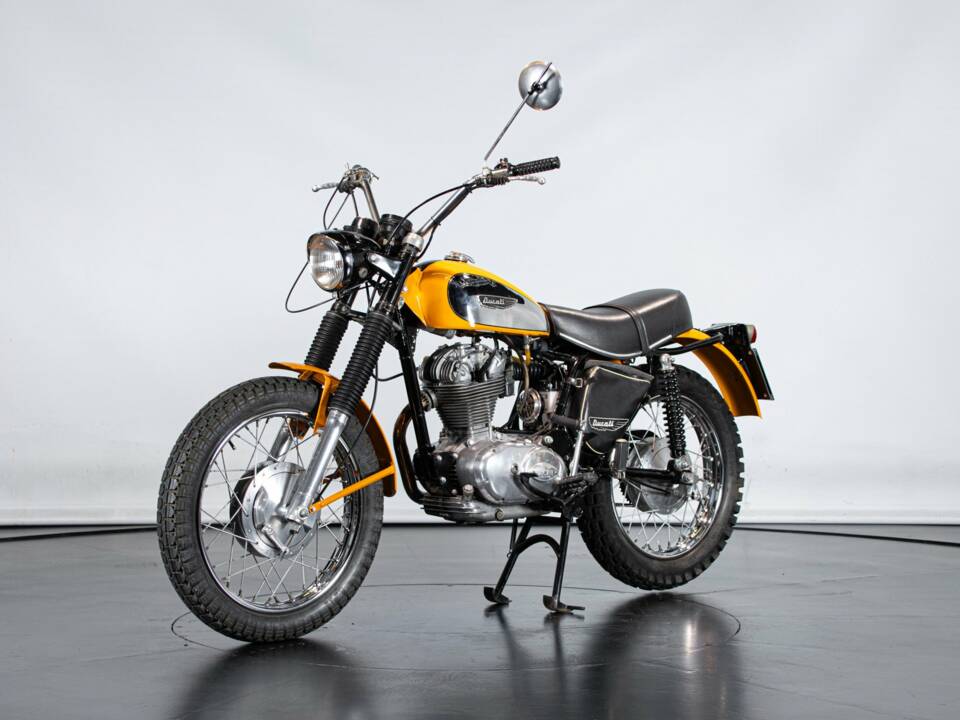 Immagine 2/50 di Ducati 250 Scrambler (1971)