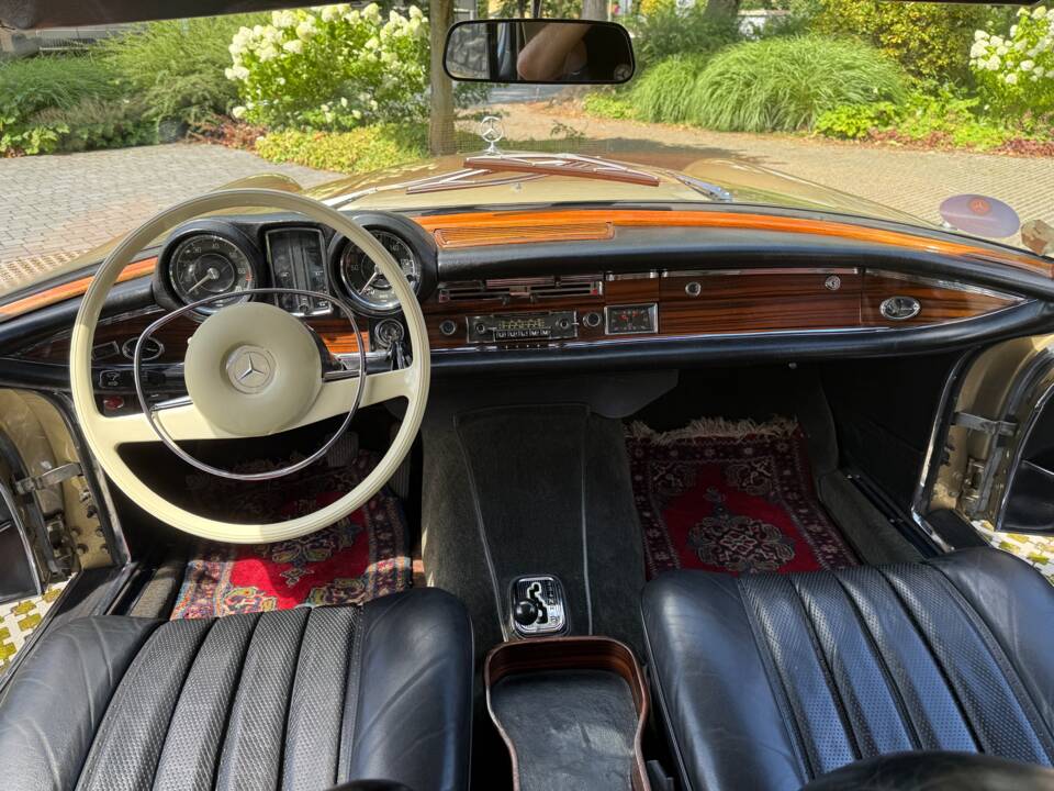 Image 23/39 de Mercedes-Benz 280 SE (1968)