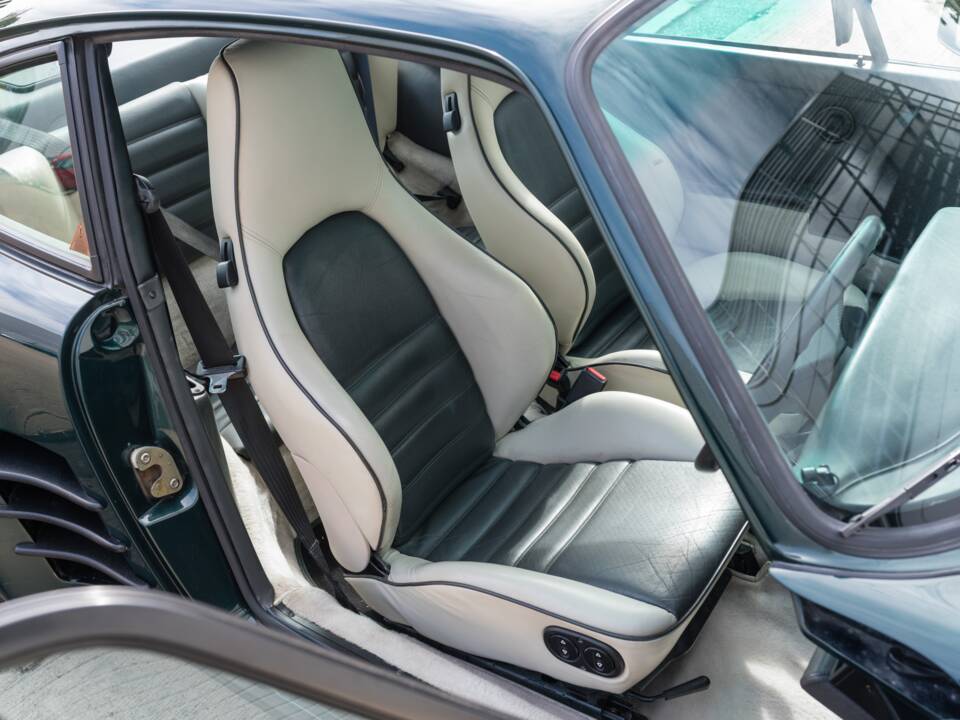 Image 27/52 of Porsche 911 Carrera 3.2 (1989)