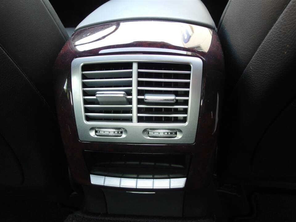 Image 55/98 of Mercedes-Benz S 500 L (2007)