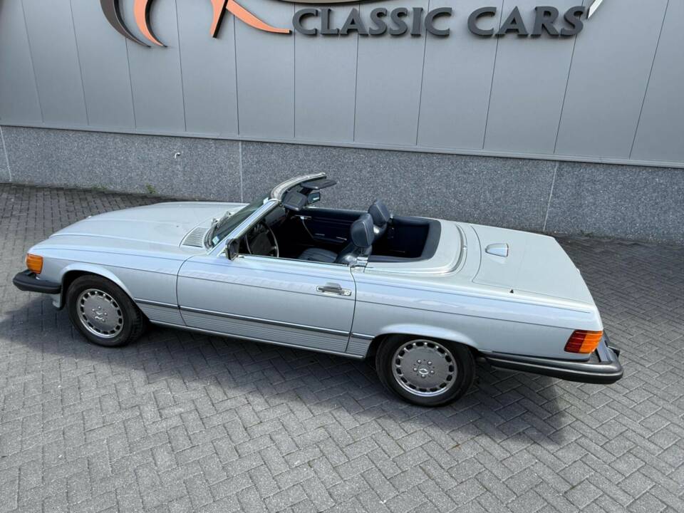 Afbeelding 10/44 van Mercedes-Benz 560 SL (1986)