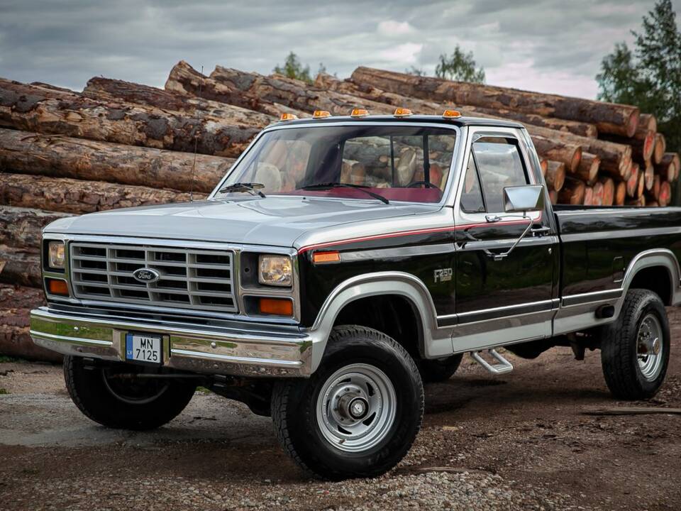 Image 4/8 of Ford F-250 (1983)