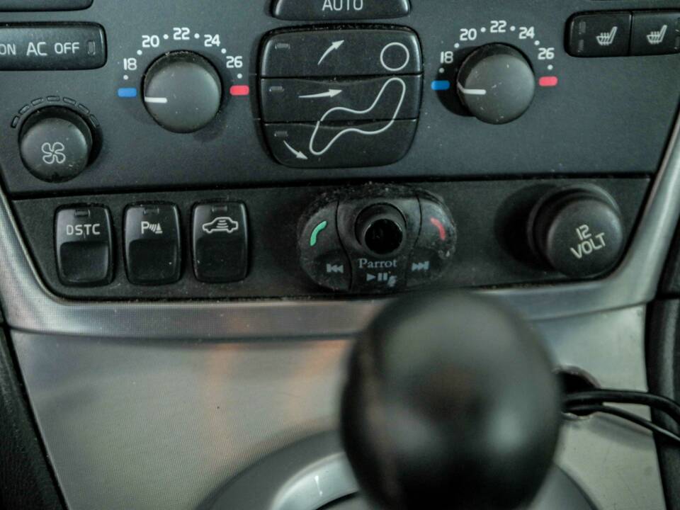 Bild 23/48 von Volvo V 70 2.4 (2006)