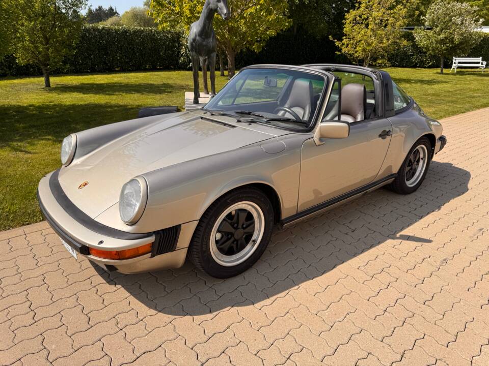 Image 27/88 of Porsche 911 Carrera 3.2 (1985)