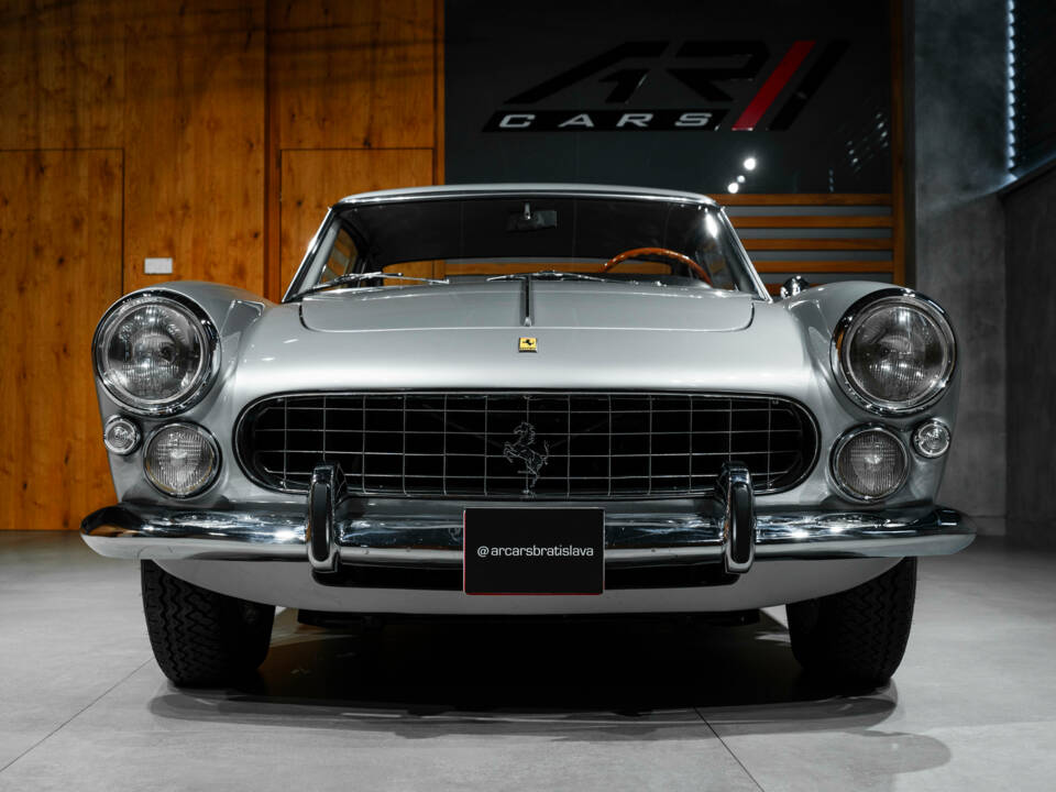 Imagen 3/43 de Ferrari 250 GT&#x2F;E (1963)