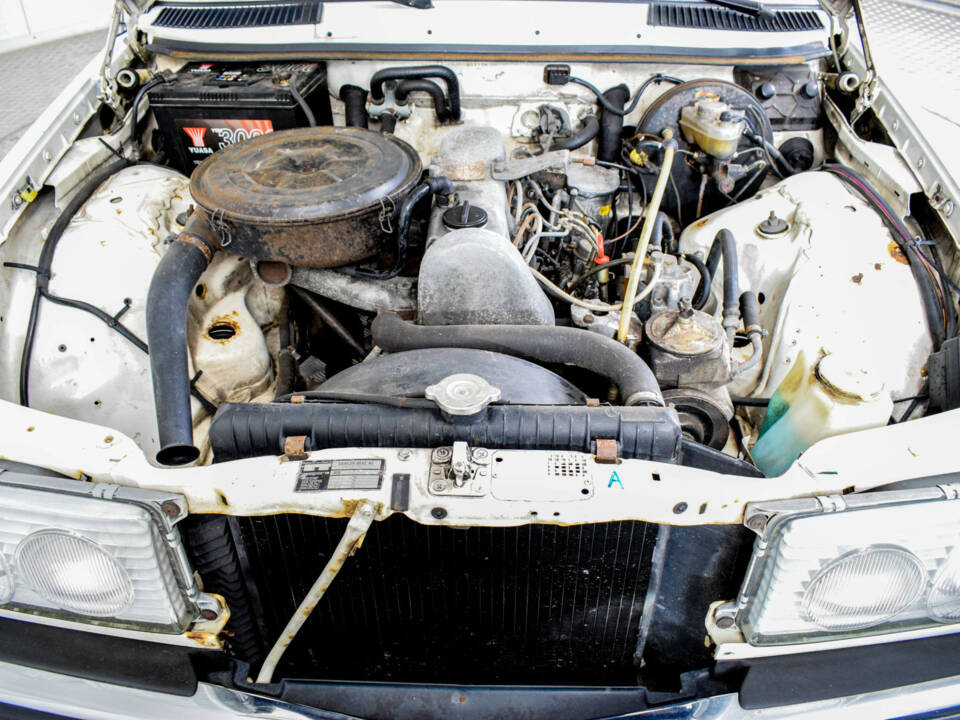 Immagine 38/46 di Mercedes-Benz 240 D (1982)