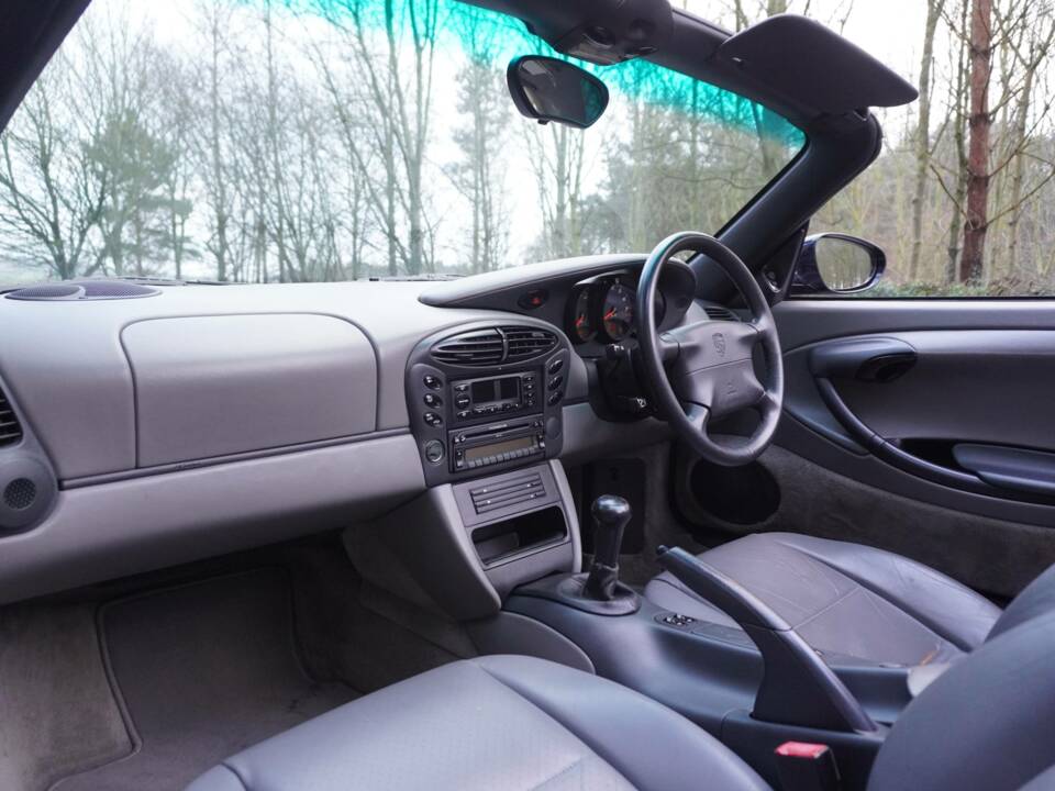 Image 11/18 of Porsche Boxster (1997)