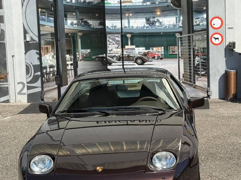 Image 21/28 of Porsche 928 S4 (1987)