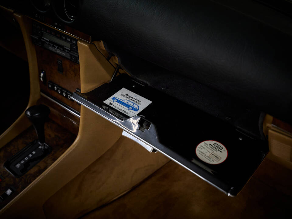 Image 52/89 of Mercedes-Benz 560 SL (1986)