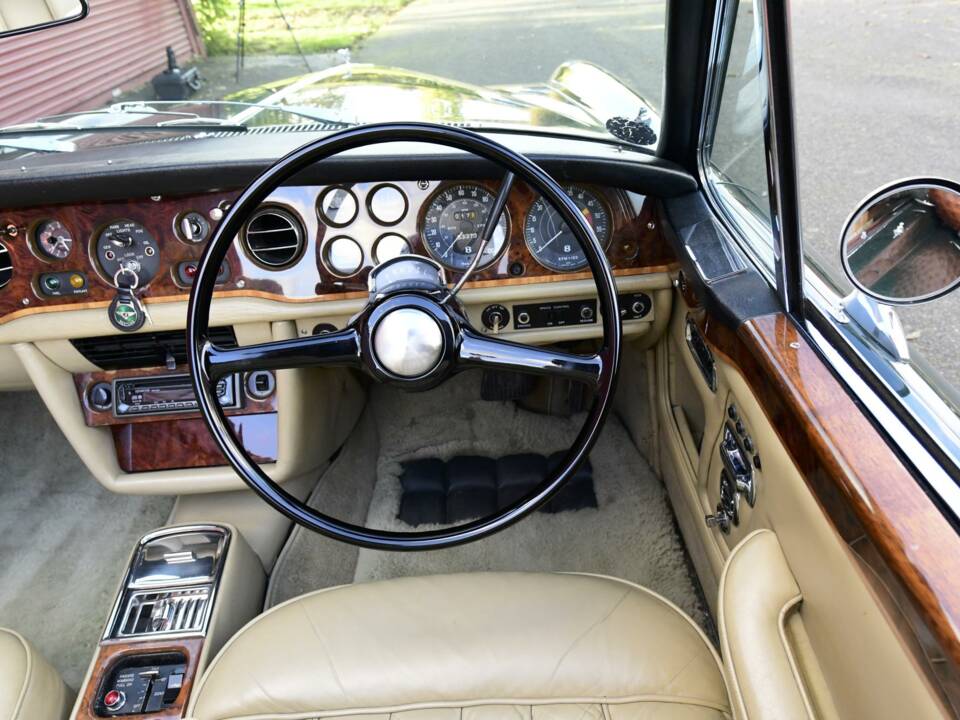 Bild 46/50 von Bentley Corniche I (1975)