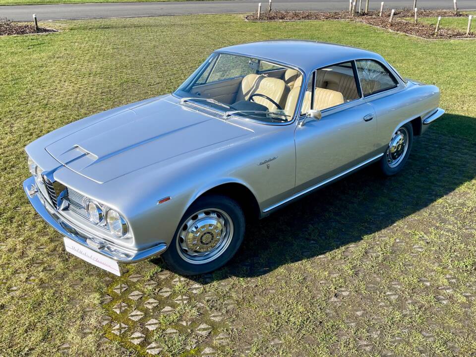 Image 2/42 of Alfa Romeo 2600 Sprint (1965)